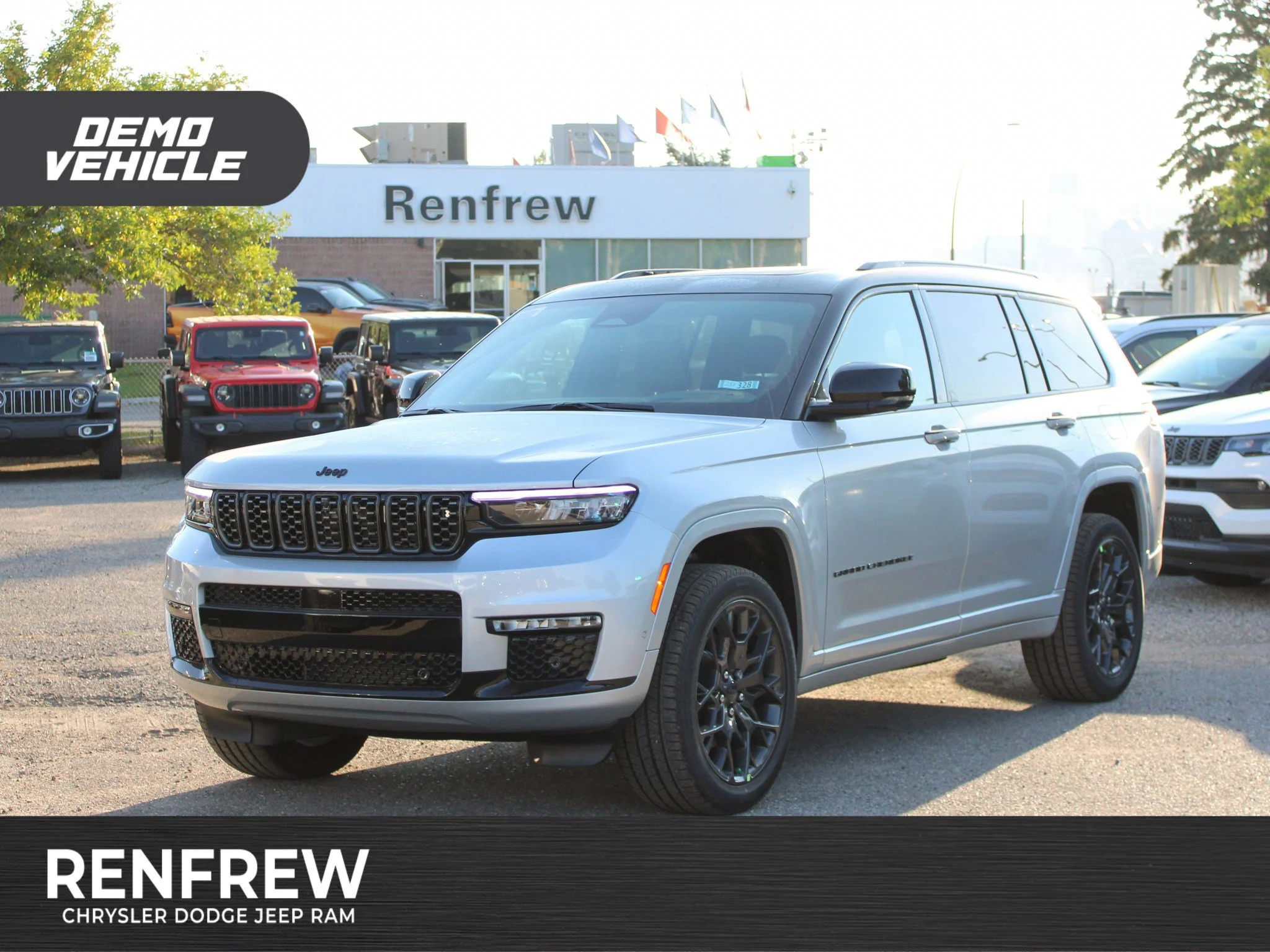 Used 2025 Silver Jeep Summit Reserve* 4x4, HUD, Night Vision, Massage Seats image 1