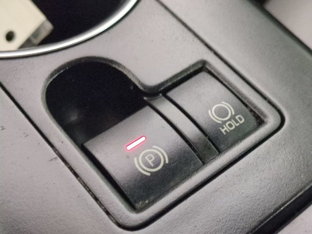 2021 Toyota Highlander XLE - Photo 31