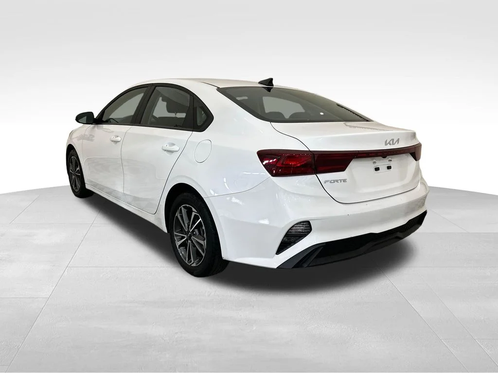 Used 2024 White Kia LXS image 3