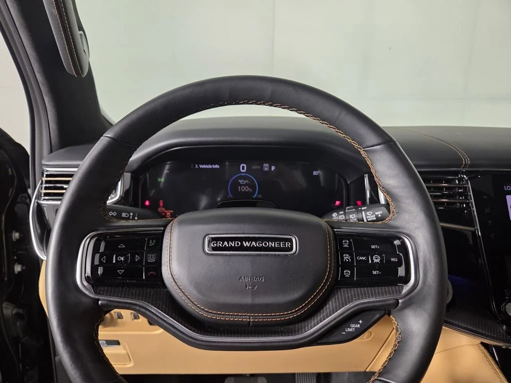 Used 2025 Diamond Black Crystal Pearlcoat Jeep Series III Obsidian image 13