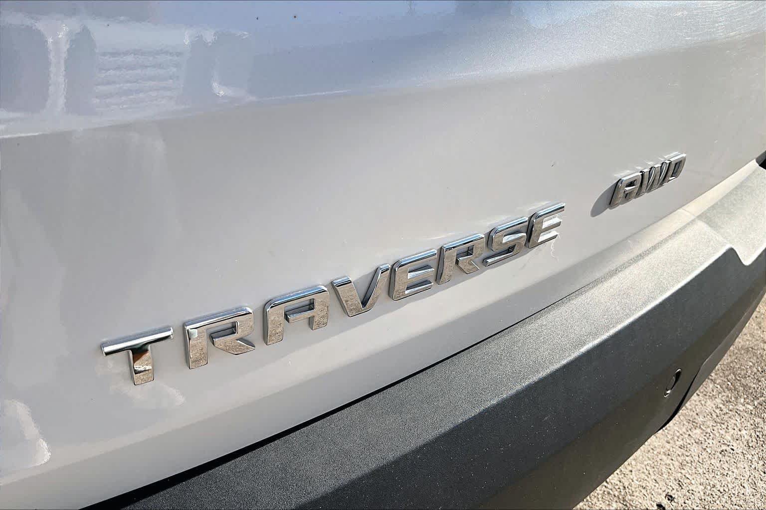 Used 2018 Iridescent Pearl Tricoat Chevrolet LT Cloth image 31
