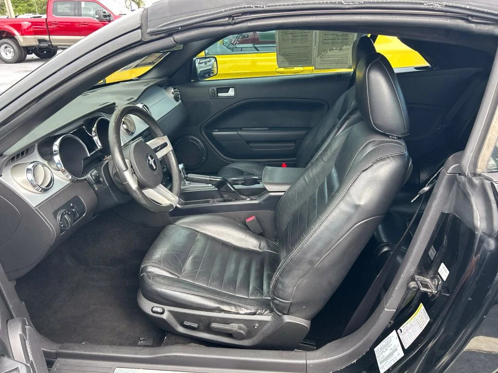 Used 2006 Black Clearcoat Ford  image 9