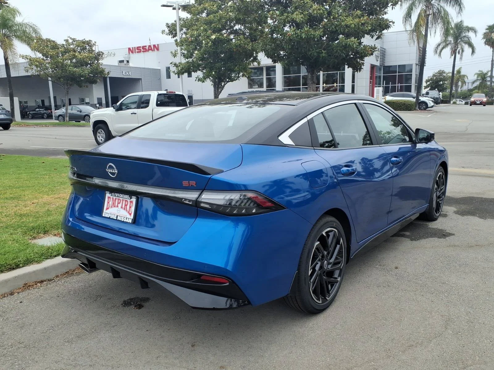 New 2026 Bluestone Pearl / Super Black Two-tone Nissan SR image 12