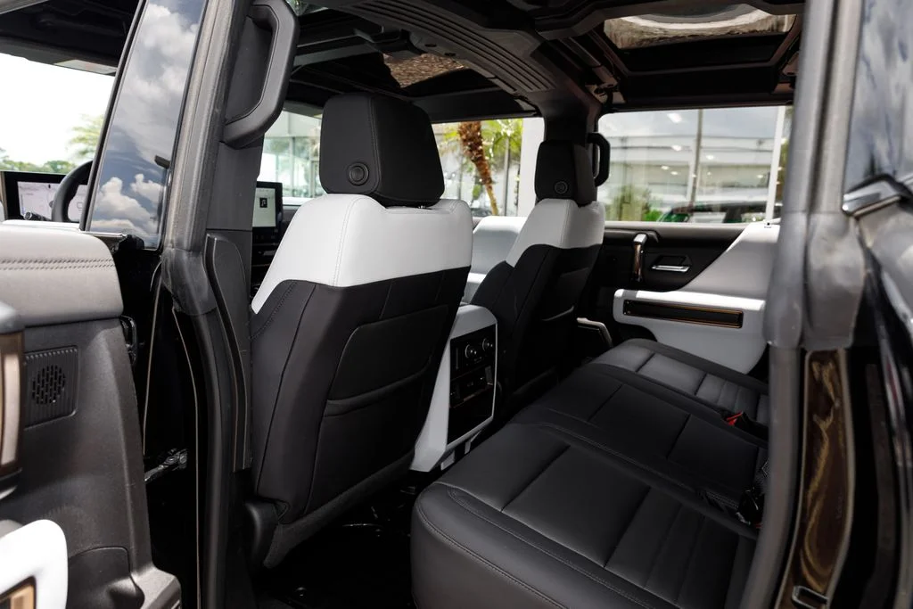 Used 2025 Black GMC 2X image 21