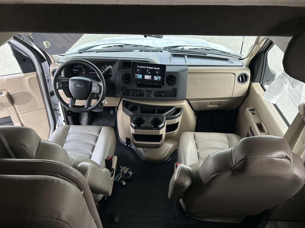 Used 2025 Oxford White Ford Base image 30