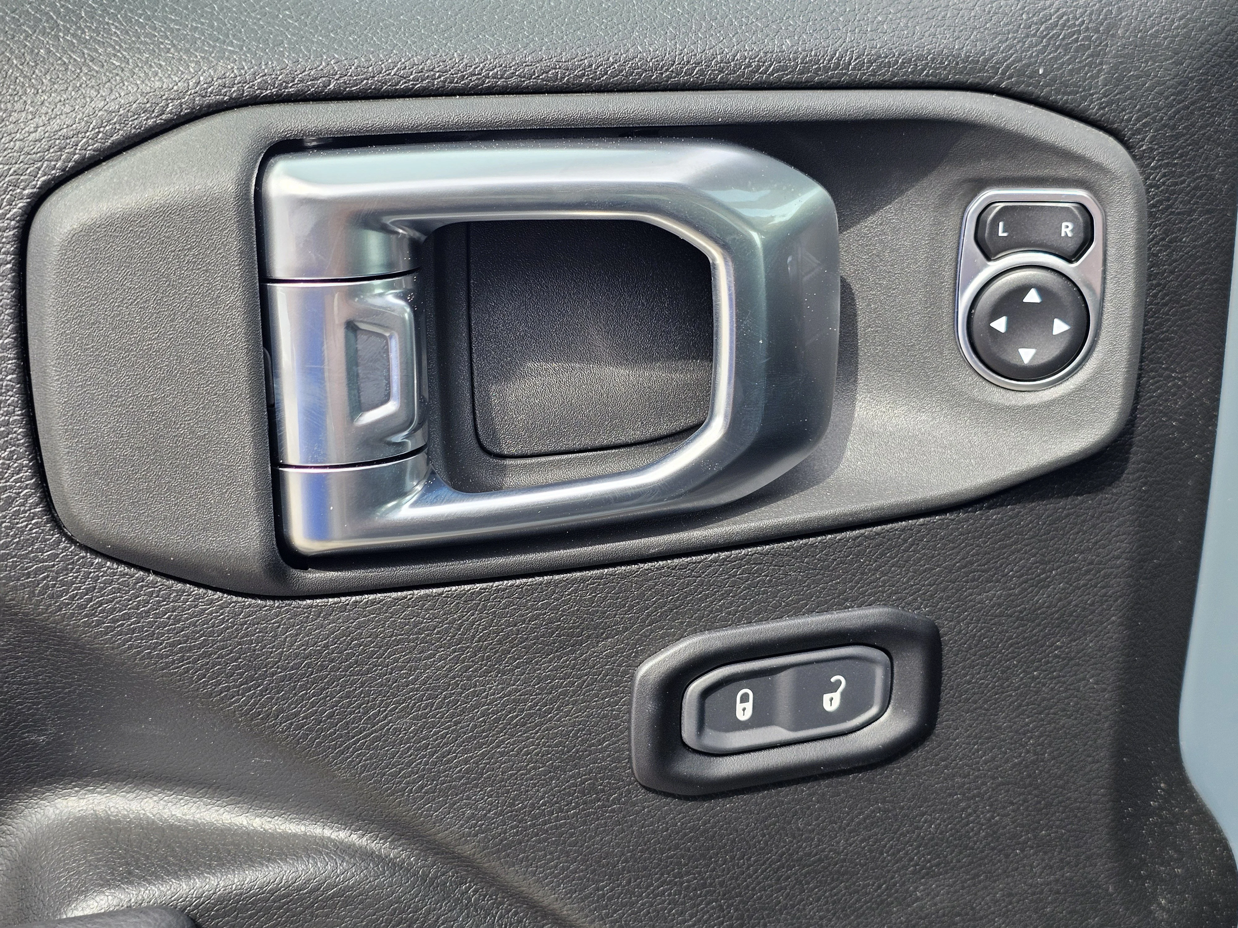 2025 Jeep Wrangler 4-Door Rubicon - Photo 16