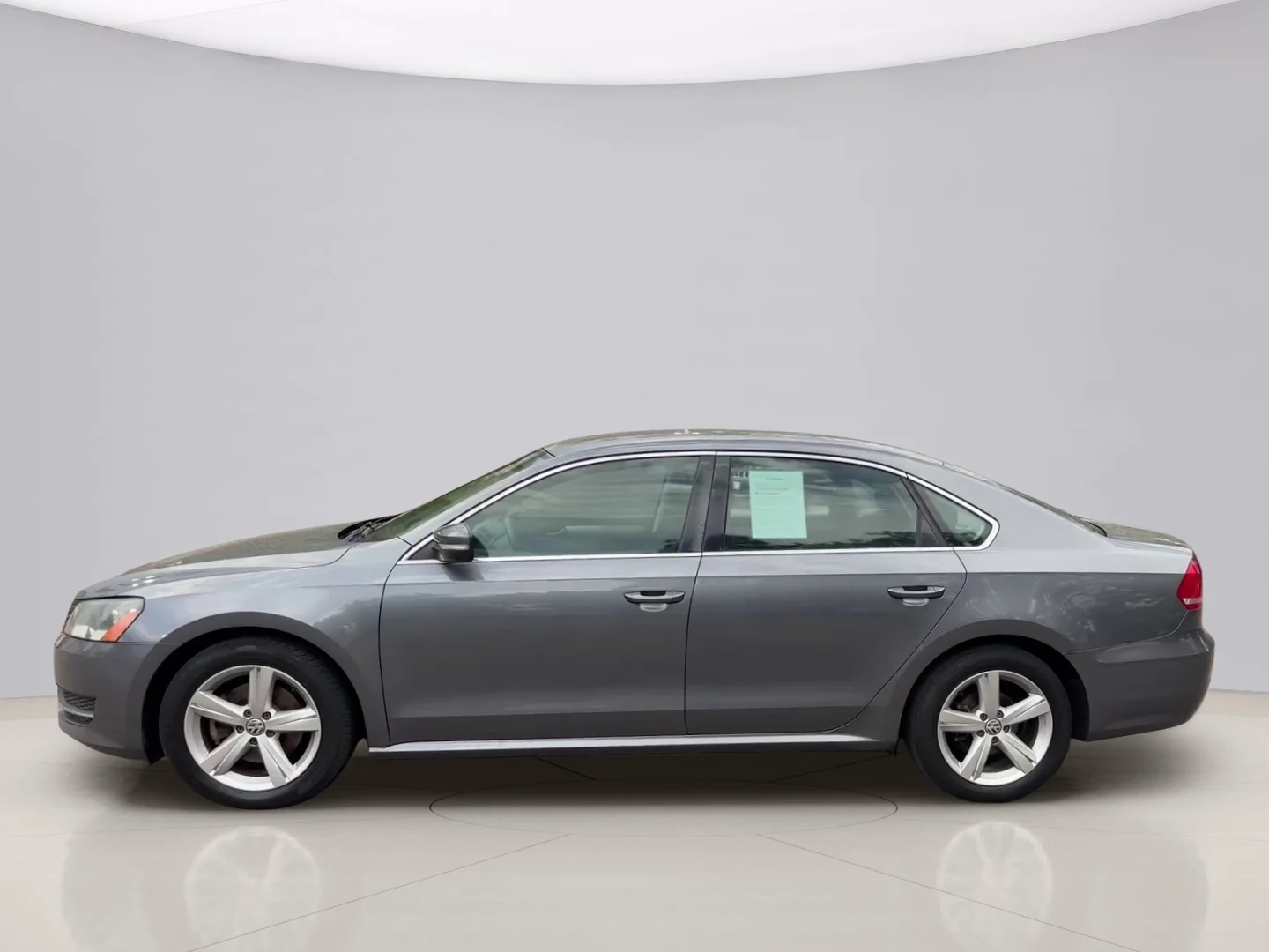Used 2013 Gray Volkswagen SE image 2