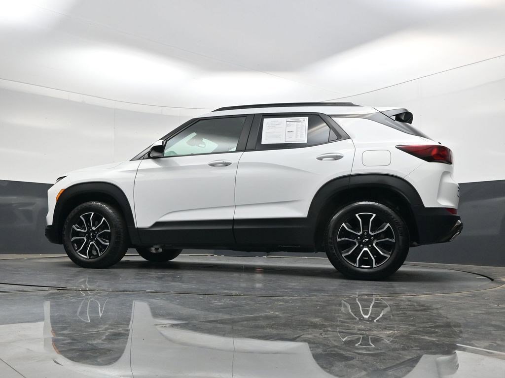Used 2024 Summit White Chevrolet ACTIV image 35