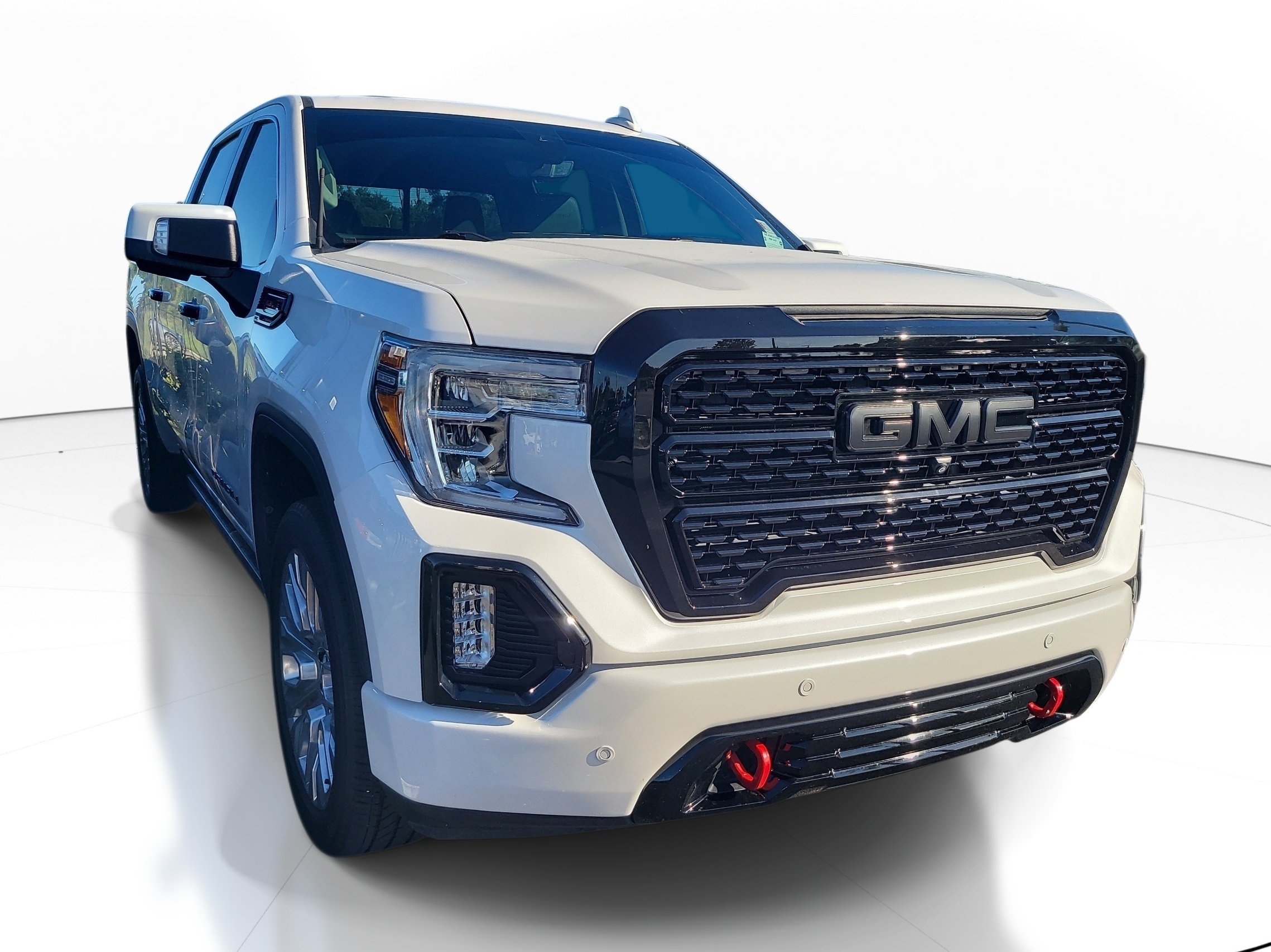 Used 2021 White Frost Tricoat GMC Denali image 1