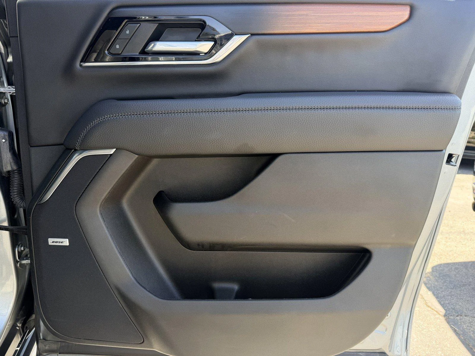 Used 2025 Sterling Metallic GMC Denali image 12