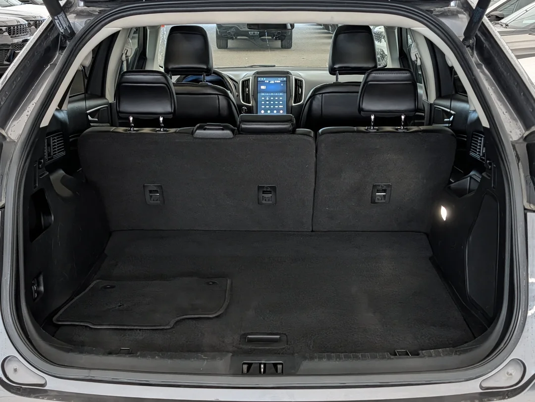 Used 2022 Grey Ford Titanium - AWD - Leather Seats - Parking Sensors - Blind Spot Monitor & More! image 29