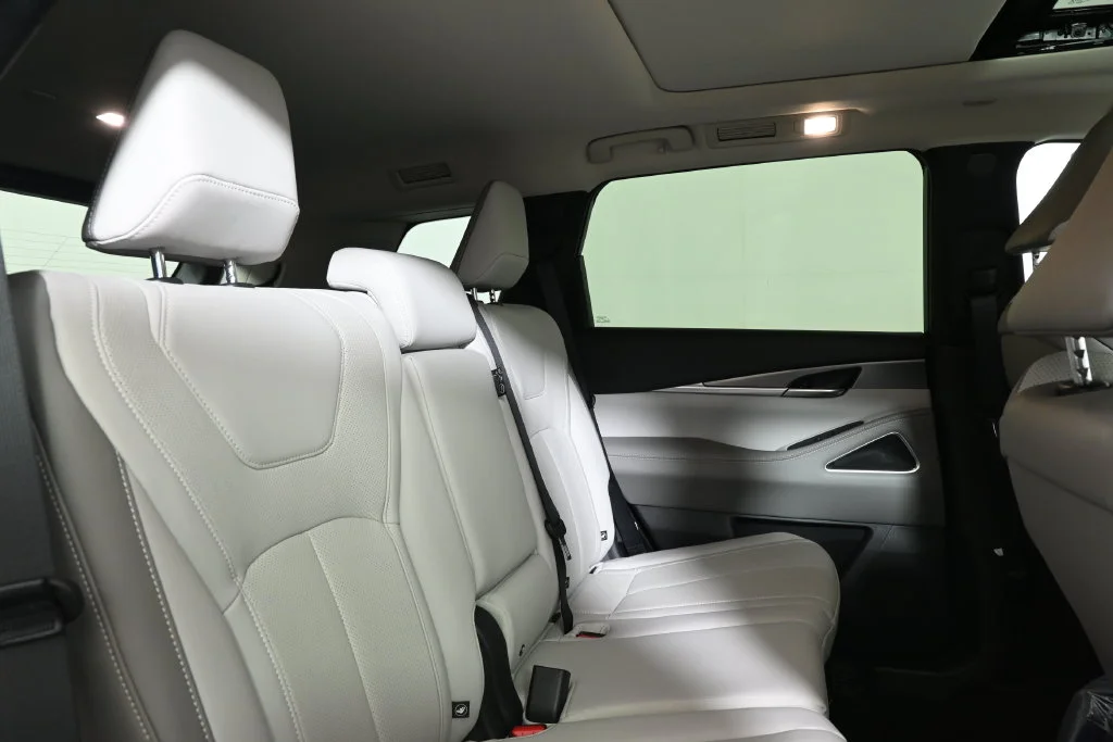 New 2027 White INFINITI LUXE image 32