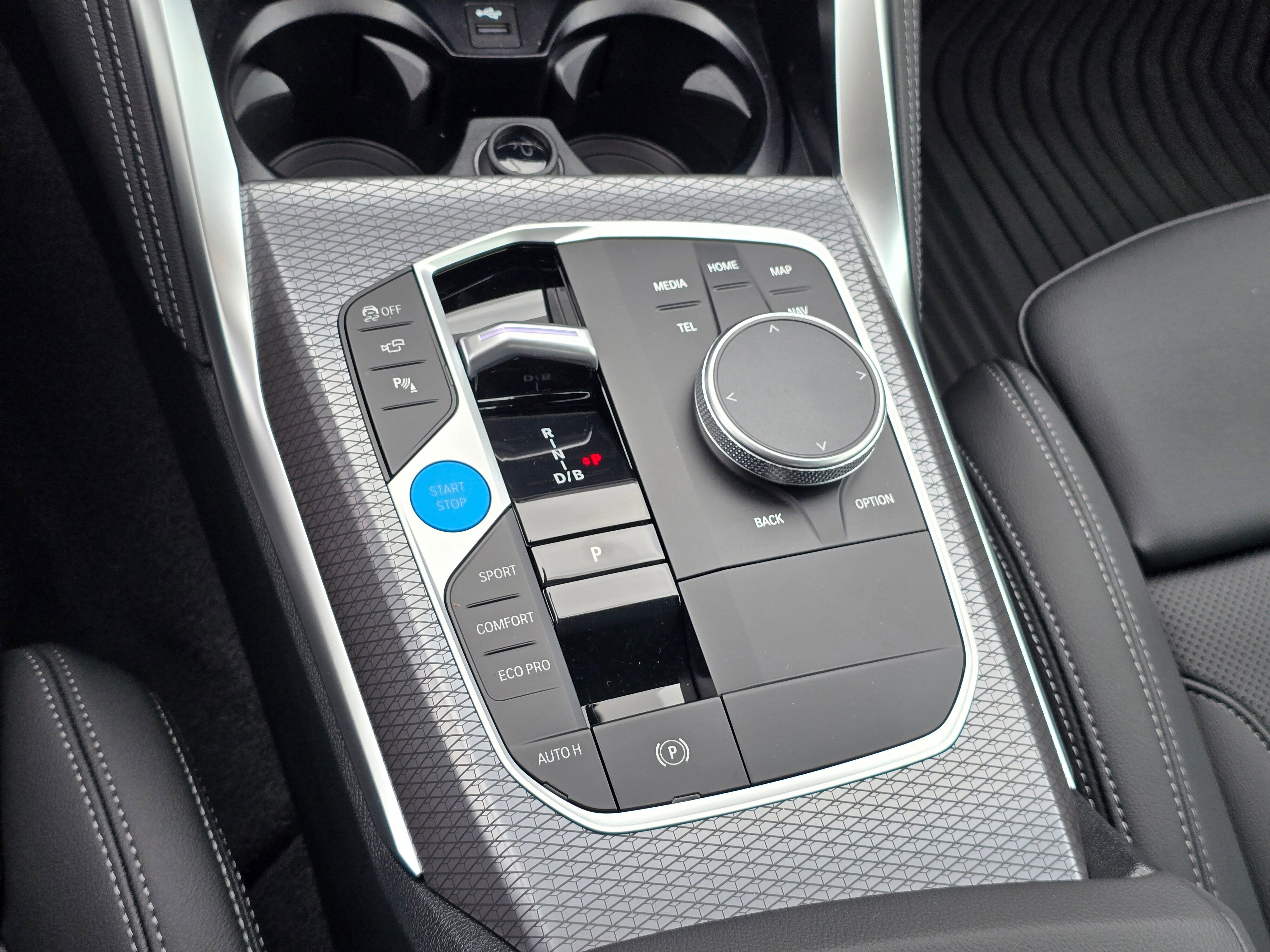 New 2026 Mineral White Metallic BMW xDrive40 image 55