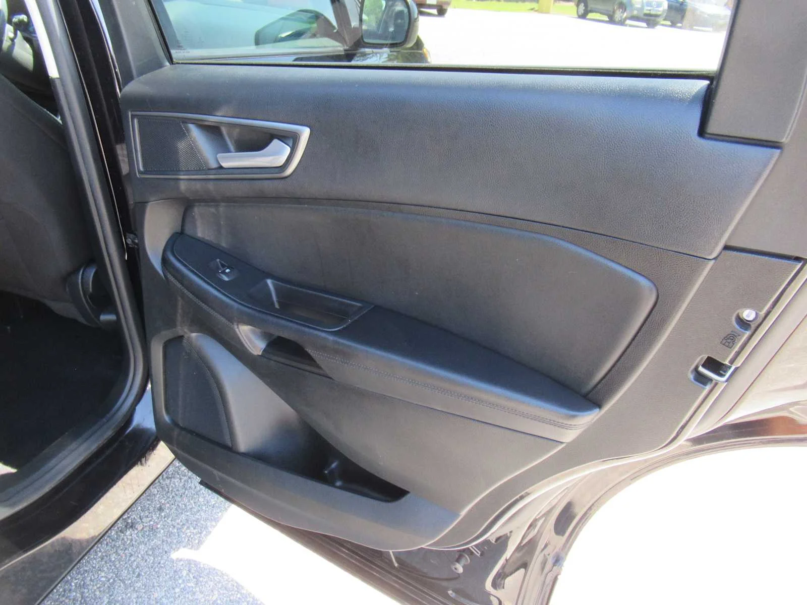 Used 2022 Agate Black Ford SE image 21