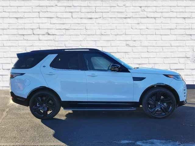 Used 2025 White Land Rover Dynamic se image 8