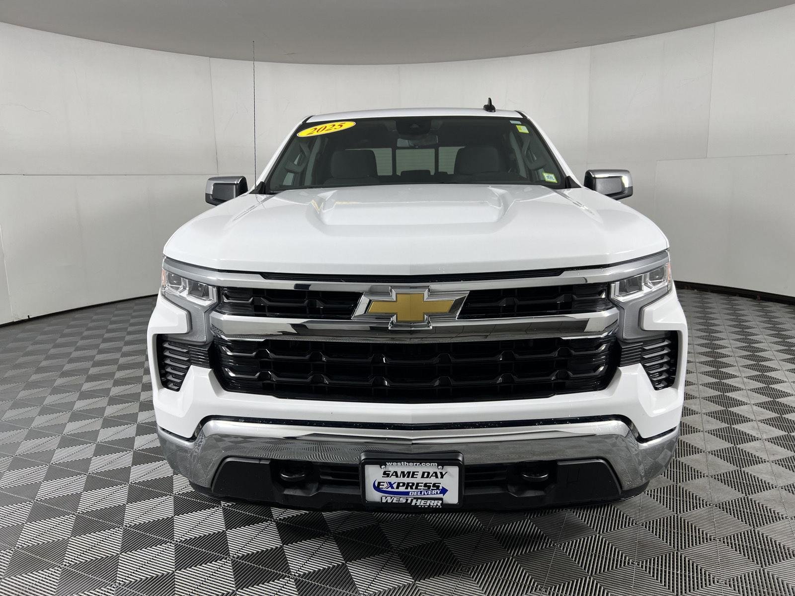 Used 2025 Summit White Chevrolet LT image 16