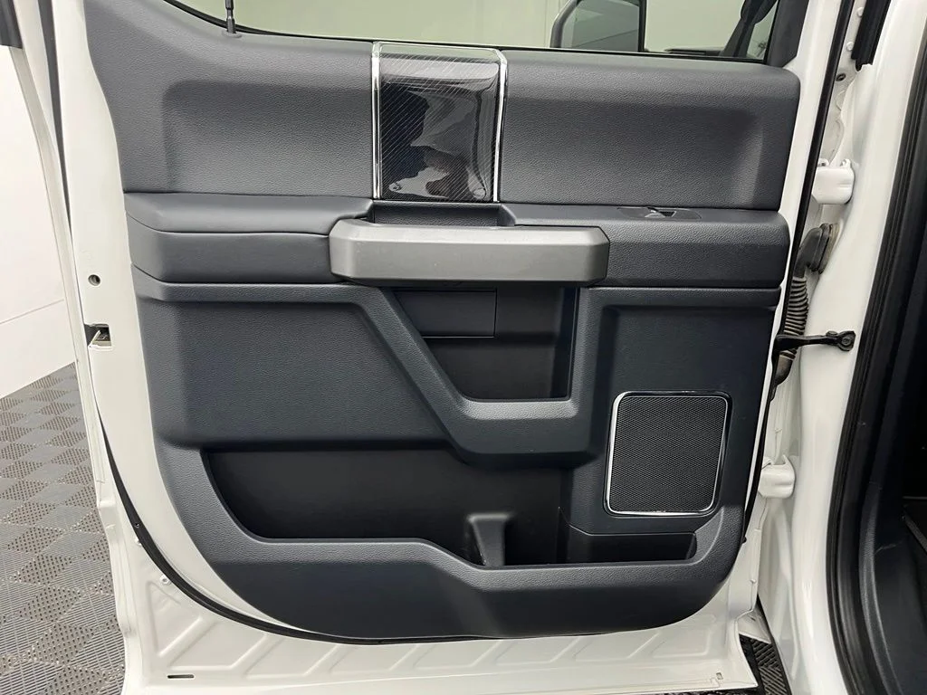 Used 2022 White Ford Platinum Lifted Truck image 32