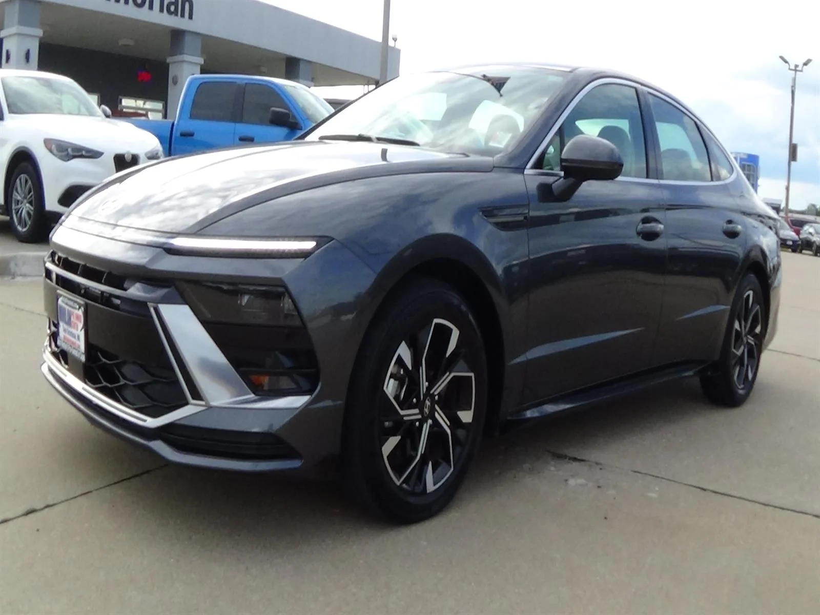 Used 2025 Portofino Gray Metallic (t2g) Hyundai SEL image 2