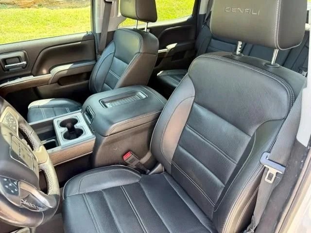 Used 2018 White GMC Denali image 10