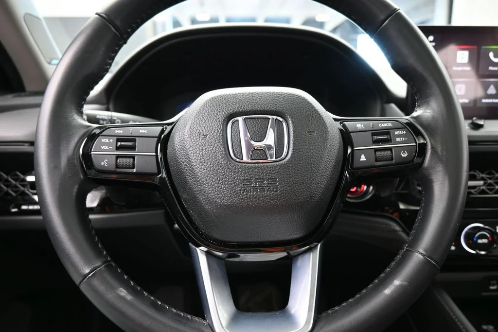 Used 2024 Solar Silver Metallic Honda Touring image 26