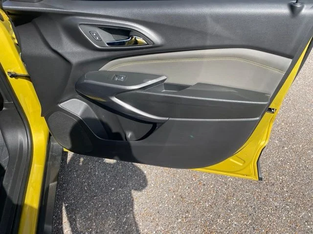 Used 2025 Yellow Chevrolet ACTIV image 27