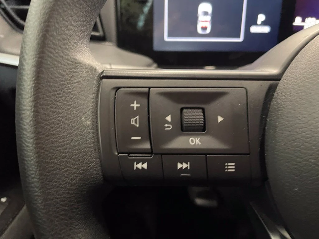 Used 2025 Brown Nissan S image 12