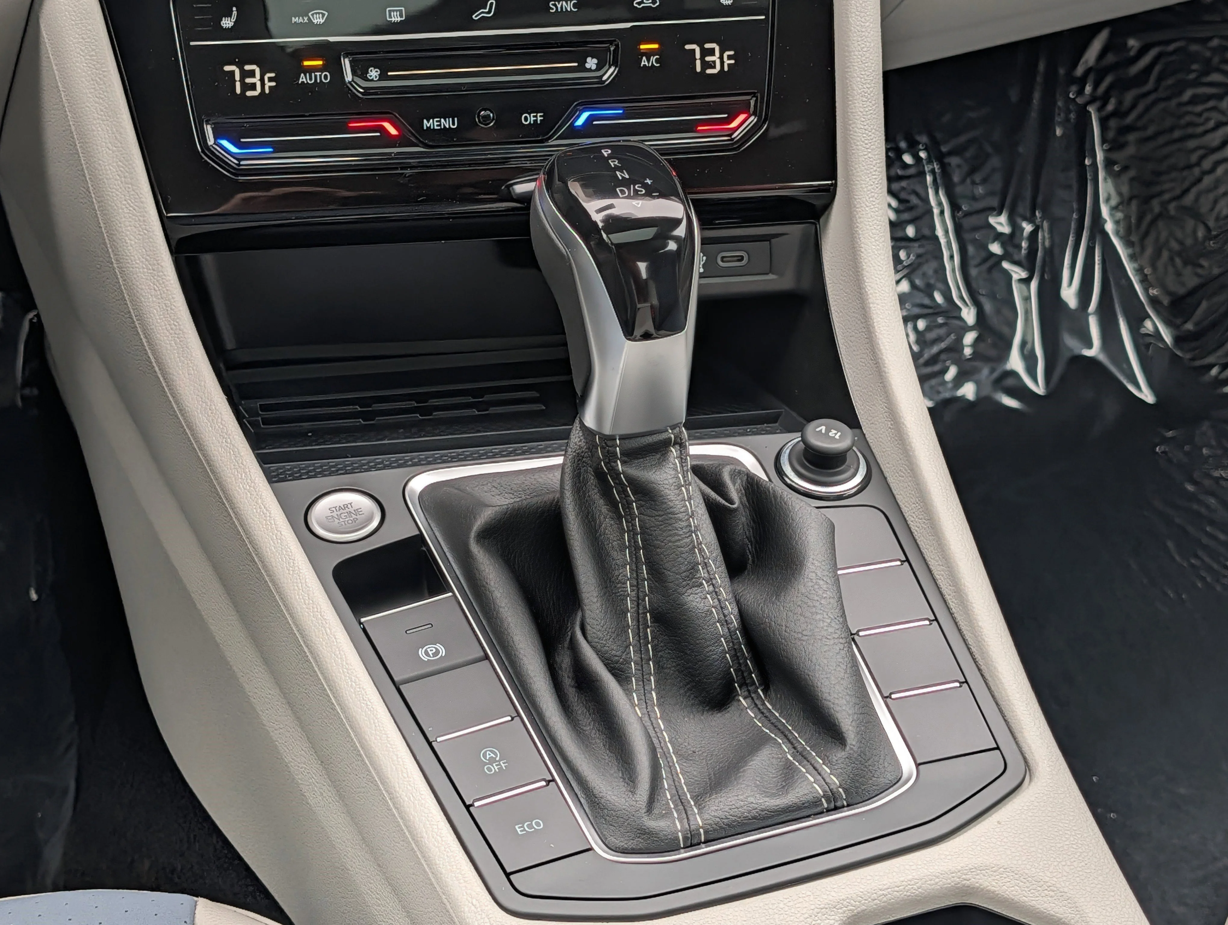 New 2026 Opal White Pearl Volkswagen SE image 11