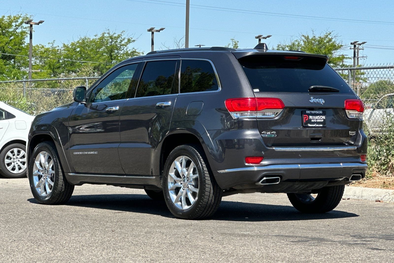 Used 2016 Gray Jeep Summit image 6