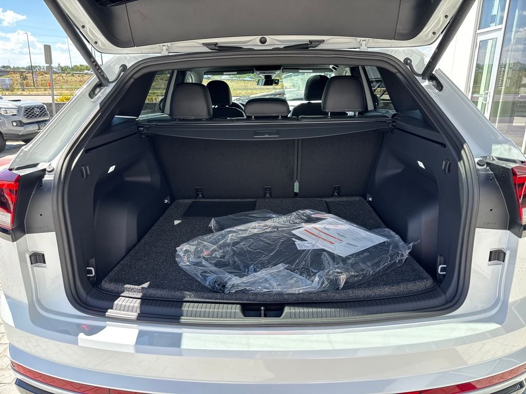 New 2026 Opal White Pearl Volkswagen SEL R-Line Black image 29