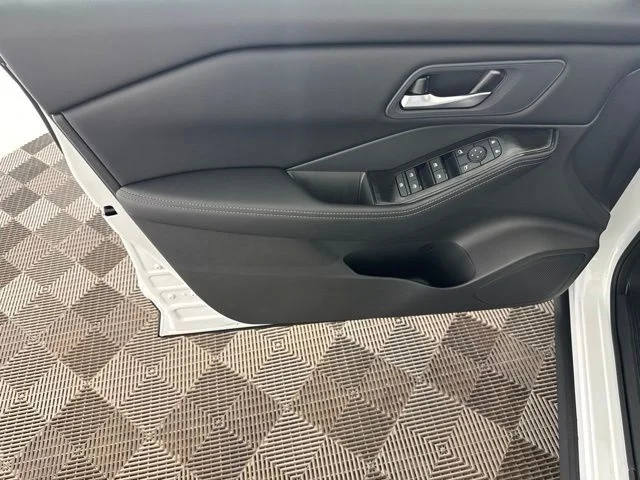 New 2026 Everest White Pearl TriCoat Nissan SV image 18