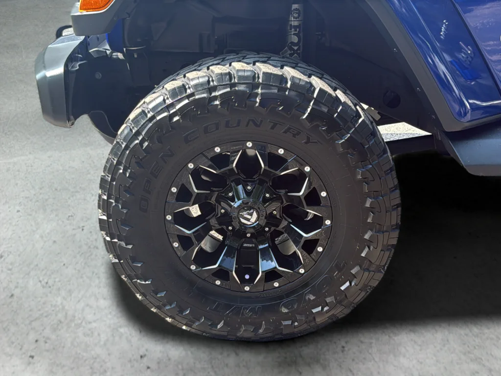 Used 2019 Blue Jeep Unlimited Sahara image 9