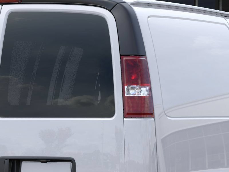New 2026 Summit White Chevrolet 1WT image 11