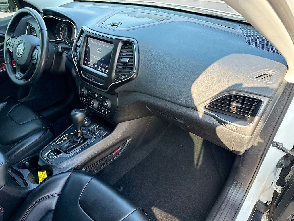 Used 2019 Bright White Clearcoat Jeep Trailhawk image 29