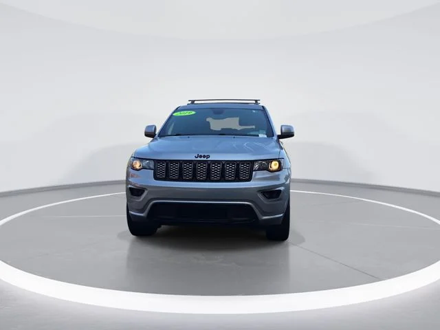 Used 2019 Silver Jeep Altitude image 3