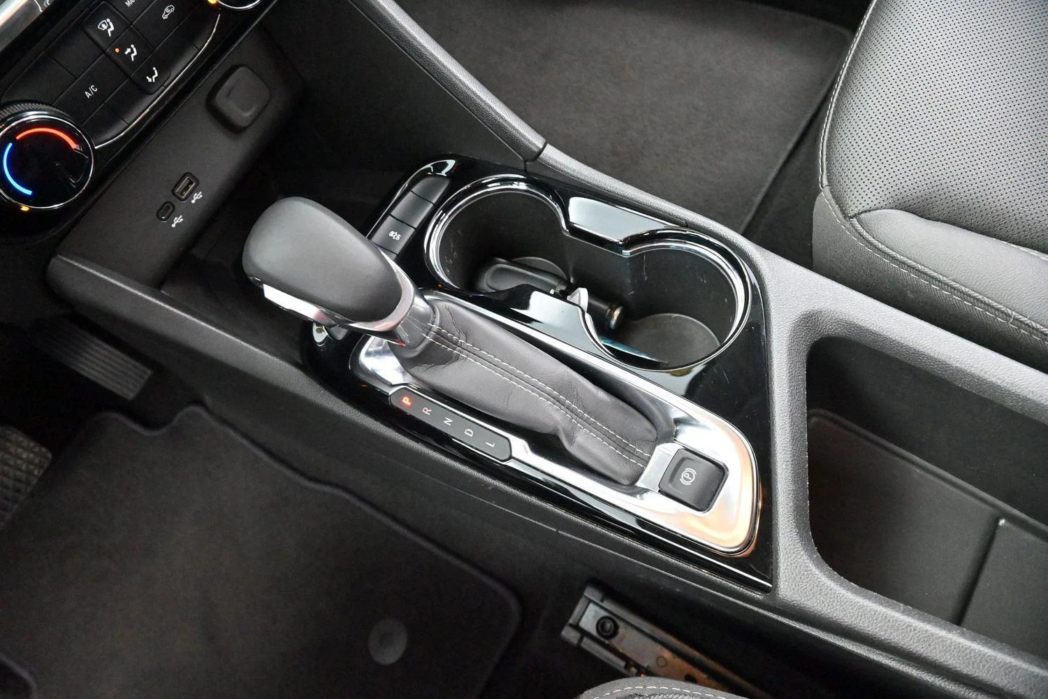 Used 2024  Buick Sport Touring image 23