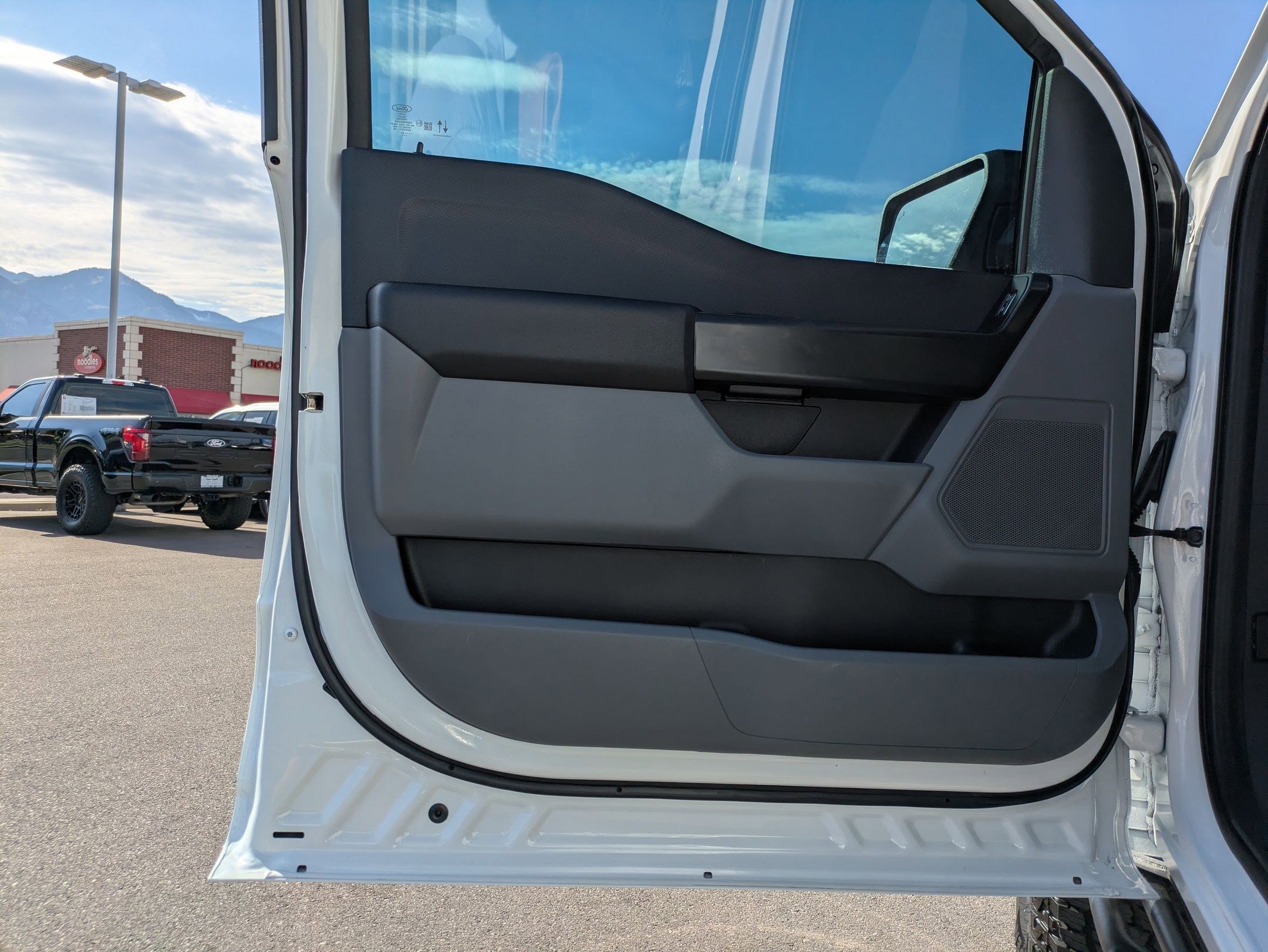 Used 2025 Oxford White Ford XL image 13