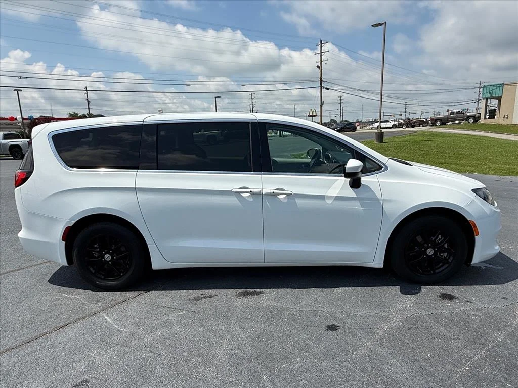 Used 2023 Bright White Clearcoat Chrysler LX image 8