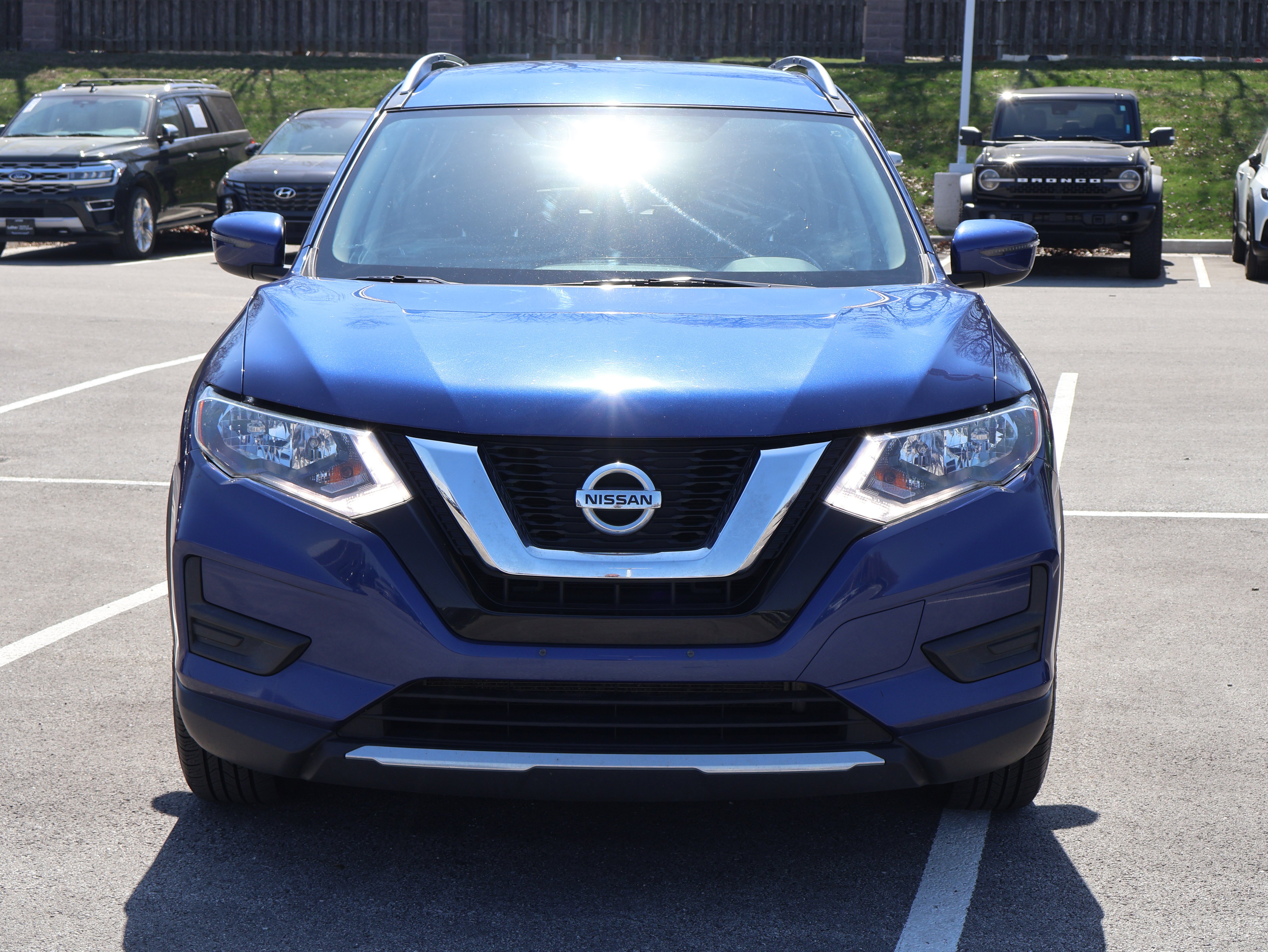 Used 2017 Nissan Rogue SV with VIN JN8AT2MV2HW018090 for sale in Kansas City
