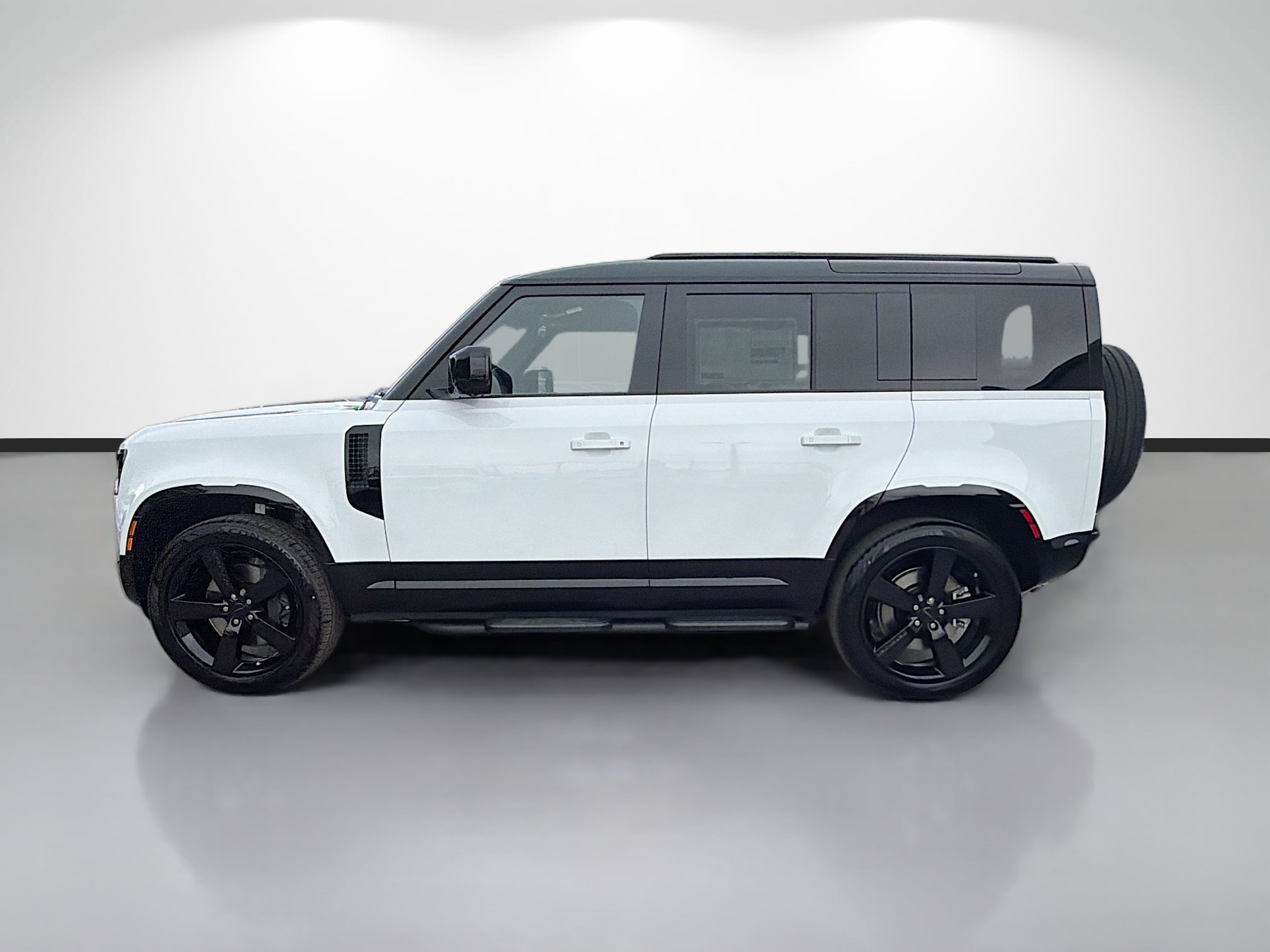 New 2026 Fuji White Land Rover X-Dynamic SE image 2