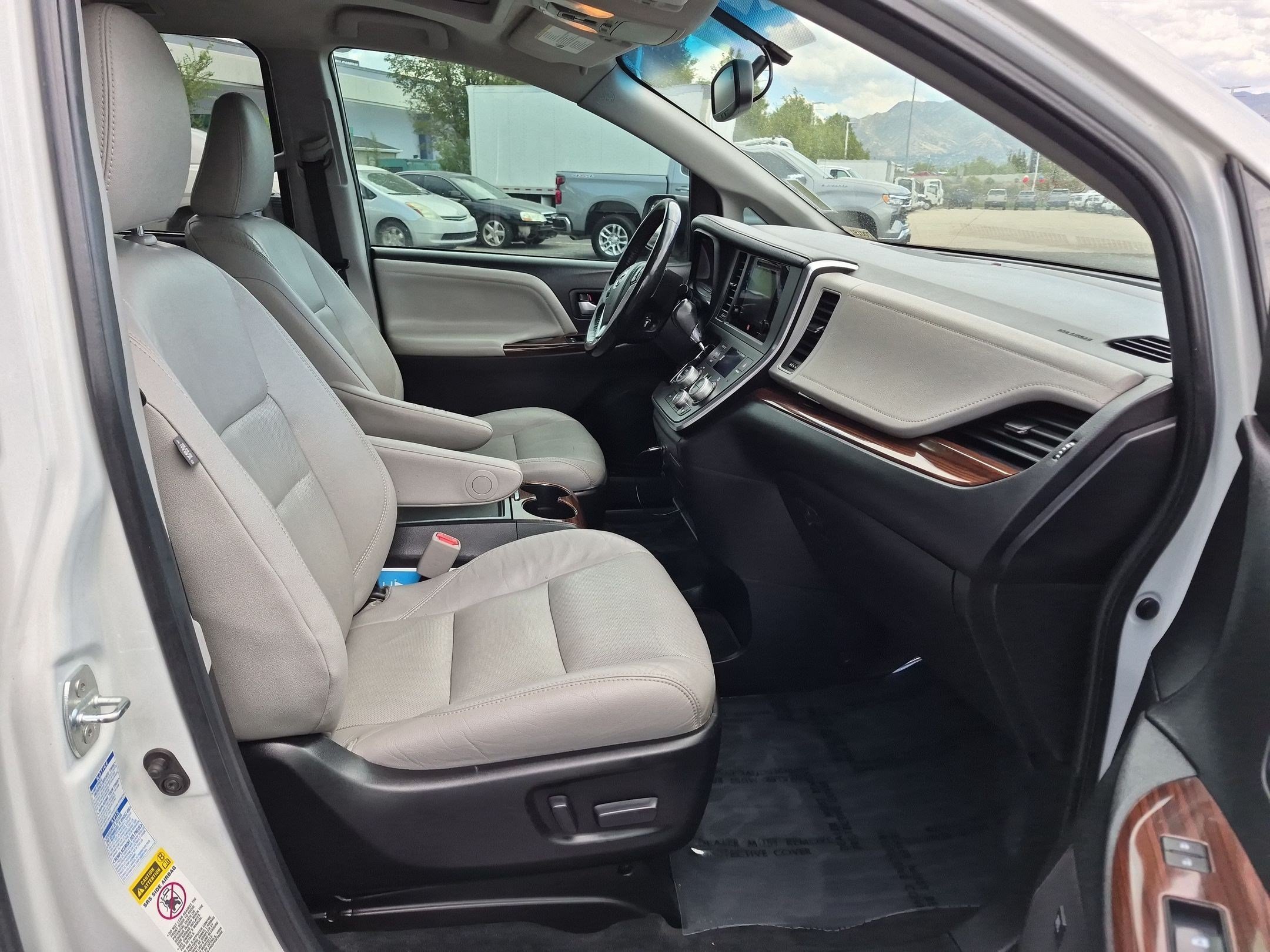 Used 2017 Blizzard Pearl Toyota Limited image 29