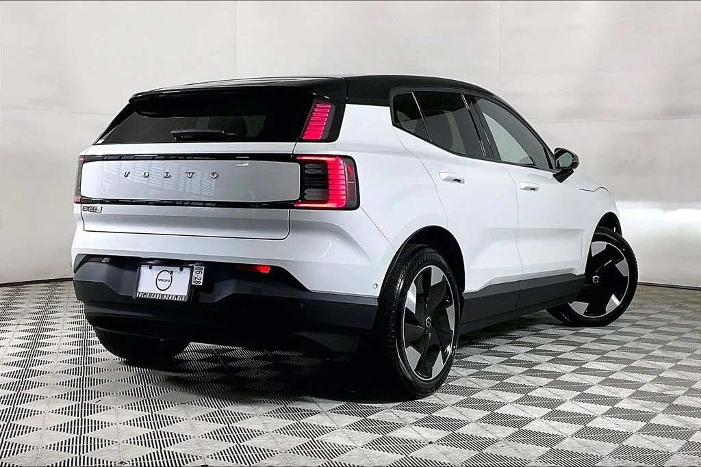 New 2026 White Volvo Twin Motor Performance Ultra image 2