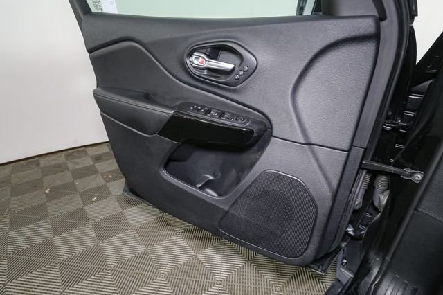 Used 2023 Black Jeep Altitude image 39