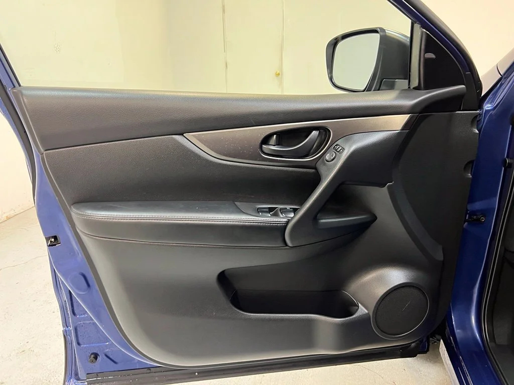 Used 2022 Blue Nissan S image 14