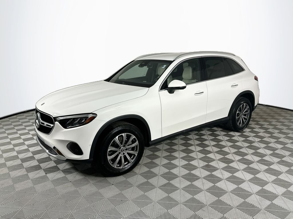 Certified Used 2023  Mercedes-Benz GLC 300 image 3