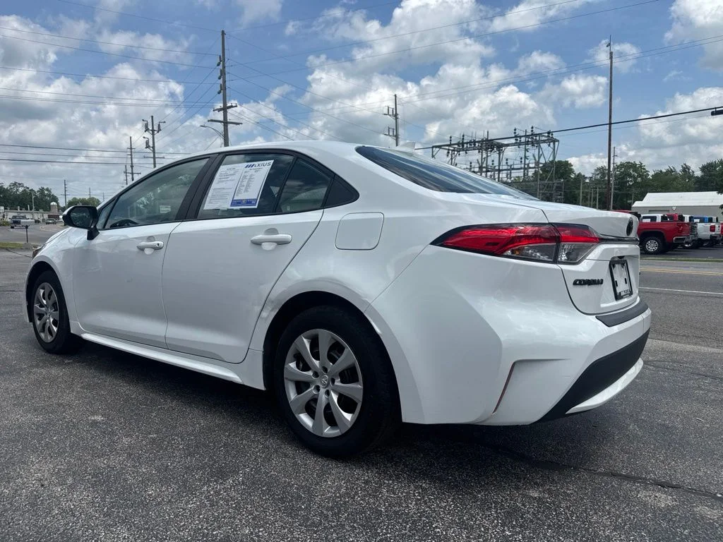 Used 2022 White Toyota LE image 5