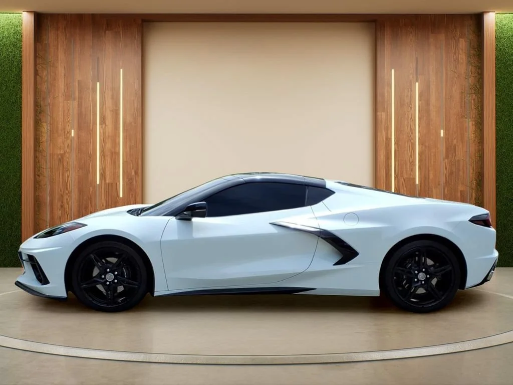 Used 2020 ARCTIC WHITE Chevrolet 2LT image 25