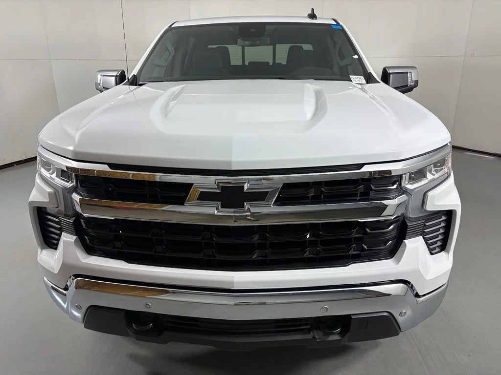 New 2026 Summit White Chevrolet LT image 4