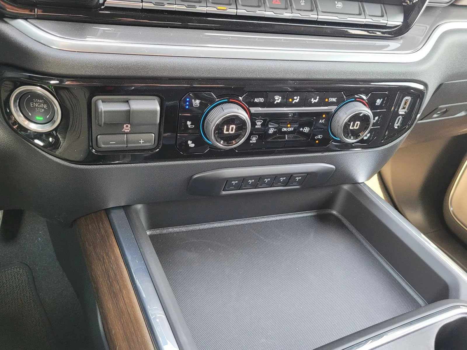 New 2026 Sterling Gray Metallic Chevrolet High Country image 19