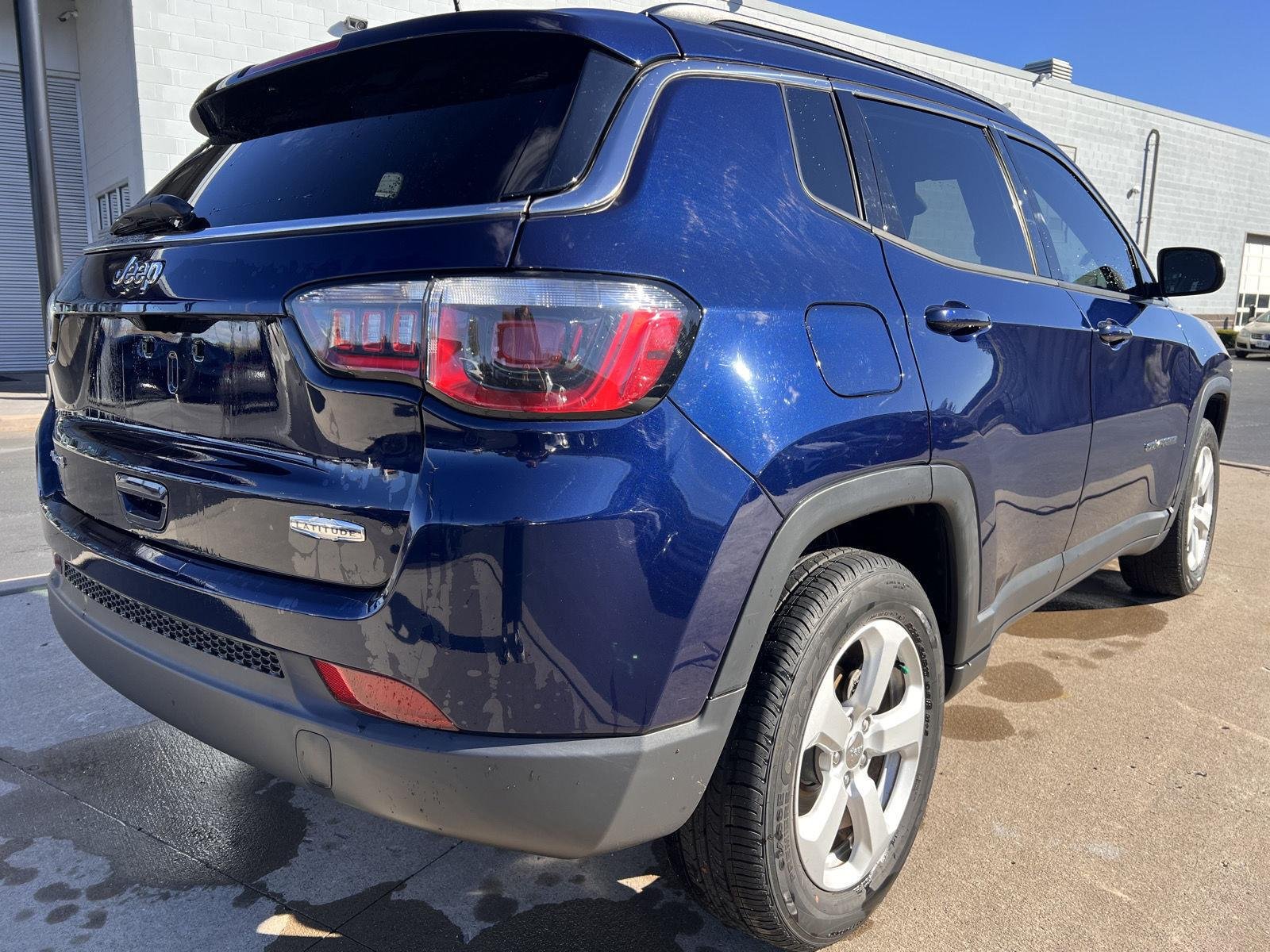 Used 2020  Jeep  image 3