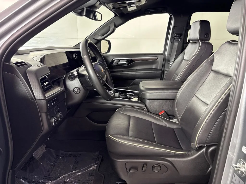 Certified Used 2025 Sterling Gray Metallic Chevrolet Premier image 32